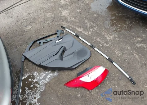 2014 Ford Focus Se z USA, uszkodzony, nr VIN 1FADP3F27EL275187